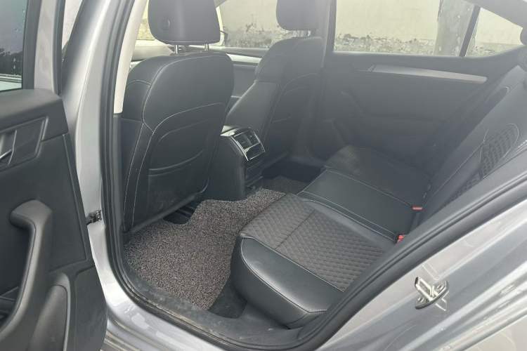 Used Skoda Superb 2016 TSI330 DSG Innovation Edition Interior 3