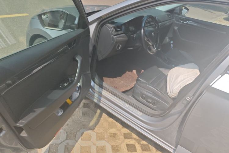 Used Skoda Superb 2016 TSI330 DSG Smart Drive Edition Interior 3