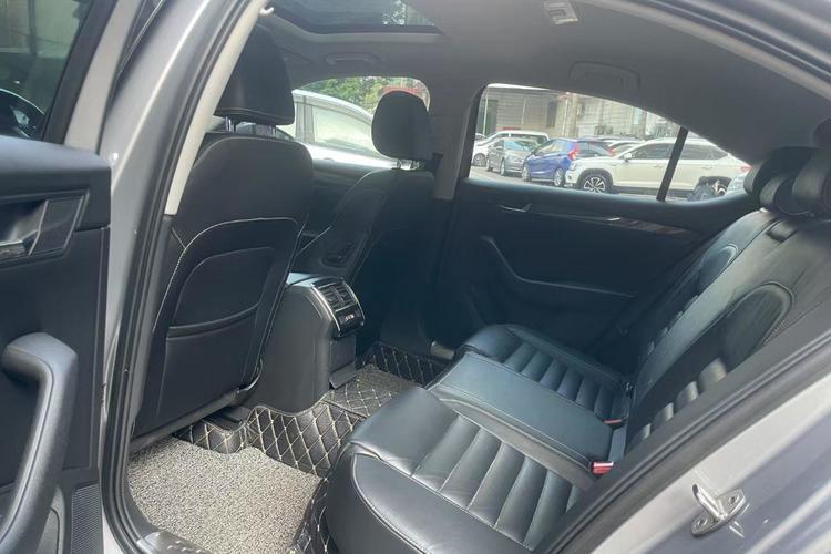 Used Skoda Superb 2016 TSI330 DSG Smart Drive Edition Interior 3