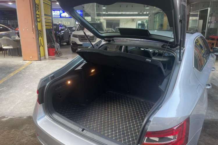 Used Skoda Superb 2016 TSI330 DSG Smart Drive Edition Interior 4