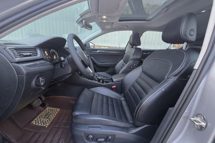 Used Skoda Superb 2016 TSI330 DSG Smart Drive Edition Interior 5