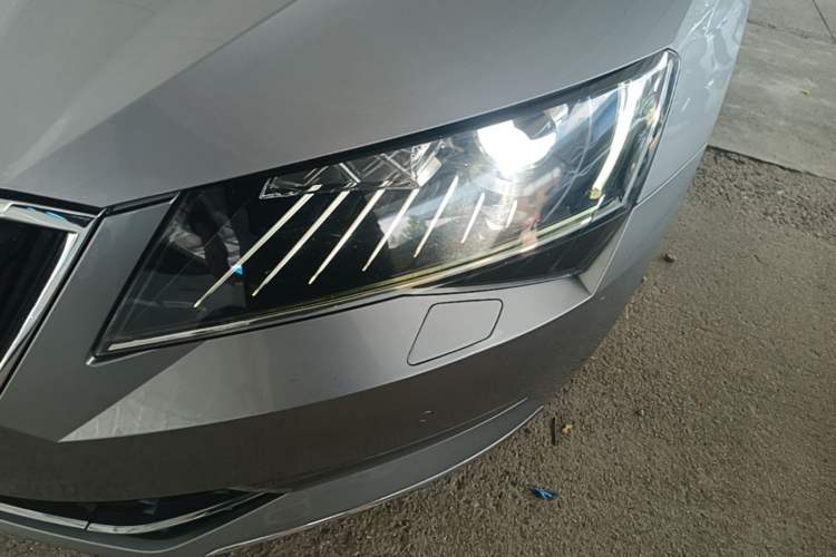 Used Skoda Superb 2016 TSI330 DSG Smart Drive Edition Left Front Headlight