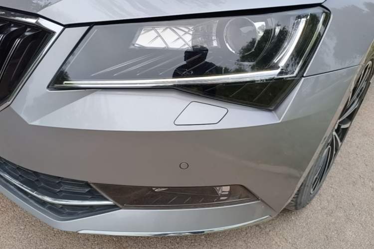 Used Skoda Superb 2016 TSI330 DSG Smart Drive Edition Left Front Headlight