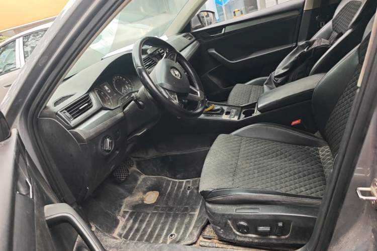 Used Skoda Superb 2016 TSI330 DSG Innovation Edition Left Front Seat