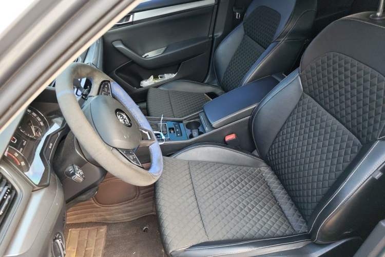 Used Skoda Superb 2016 TSI280 DSG Innovation Edition Left Front Seat