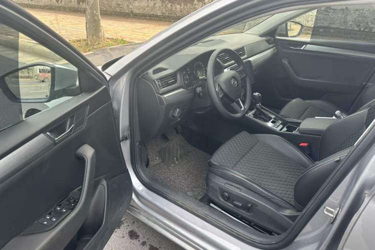 Used Skoda Superb 2016 TSI330 DSG Innovation Edition Left Front Seat