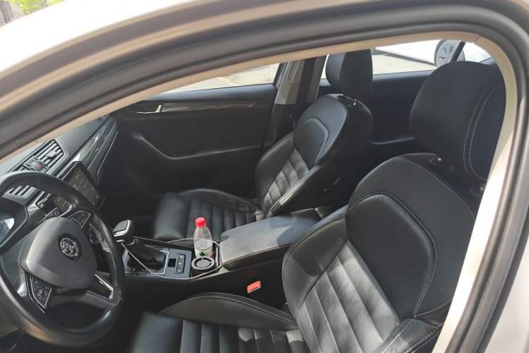 Used Skoda Superb 2016 TSI330 DSG Smart Drive Edition Left Front Seat