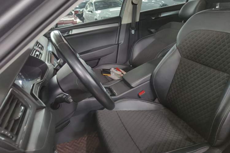 Used Skoda Superb 2016 TSI330 DSG Innovation Edition Left Front Seat