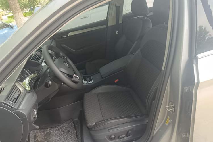 Used Skoda Superb 2016 TSI280 DSG Innovation Edition Left Front Seat