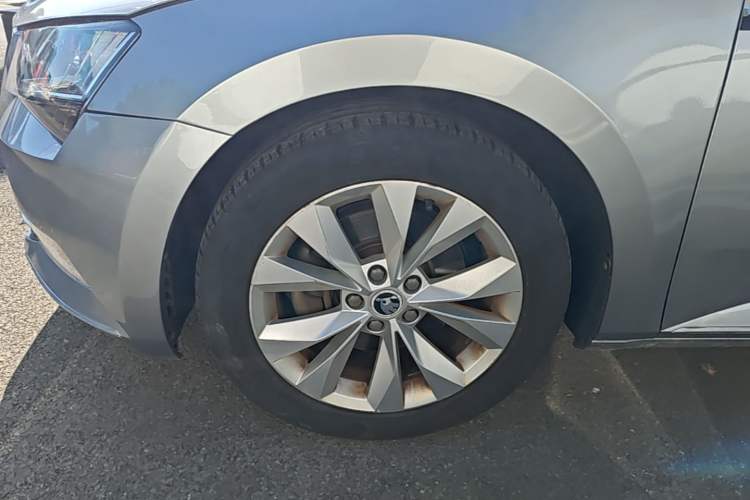 Used Skoda Superb 2016 TSI280 DSG Innovation Edition Left Front Wheel Hub