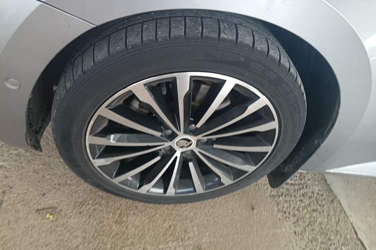 Used Skoda Superb 2016 TSI330 DSG Smart Drive Edition Left Front Wheel Hub