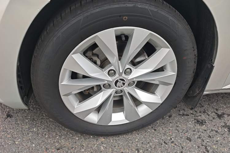 Used Skoda Superb 2016 TSI280 DSG Innovation Edition Left Front Wheel Hub