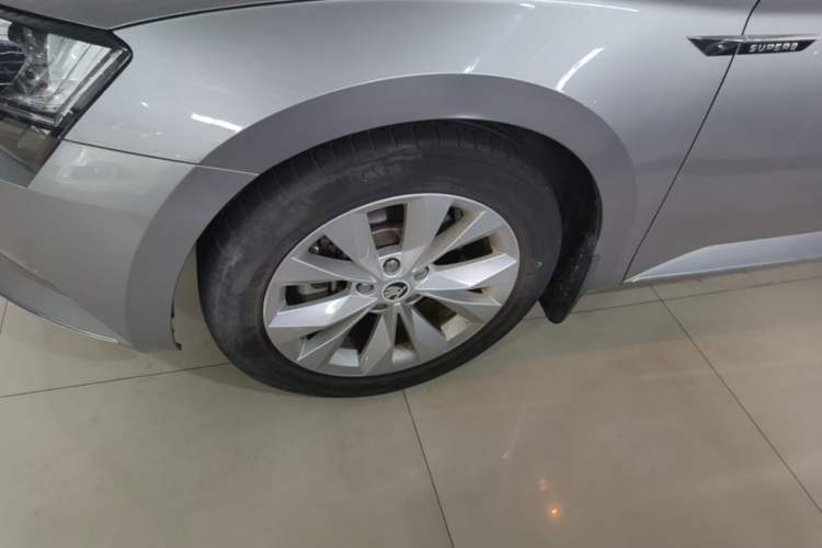 Used Skoda Superb 2016 TSI330 DSG Innovation Edition Left Front Wheel Hub