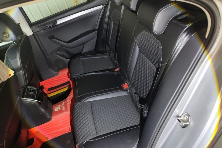 Used Skoda Superb 2016 TSI330 DSG Innovation Edition Left Rear Seat