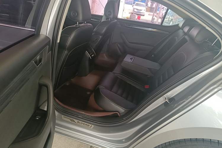 Used Skoda Superb 2016 TSI330 DSG Smart Drive Edition Left Rear Seat