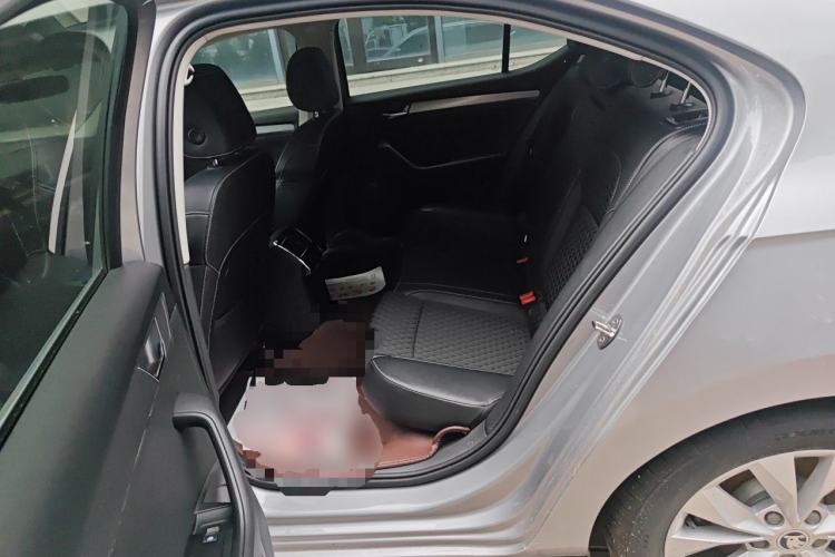 Used Skoda Superb 2016 TSI330 DSG Innovation Edition Left Rear Seat