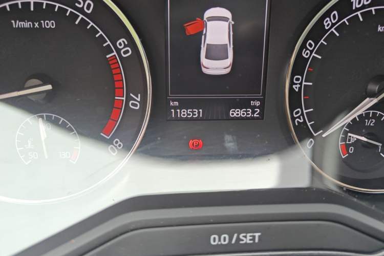 Used Skoda Superb 2016 TSI330 DSG Smart Drive Edition Odometer Close Up