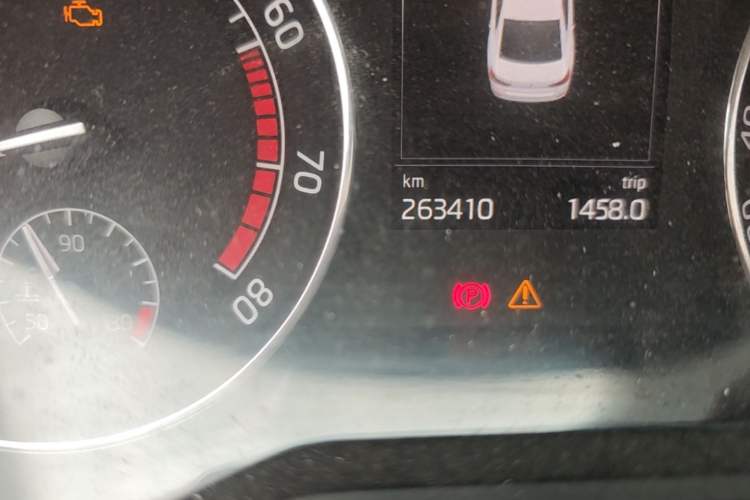 Used Skoda Superb 2016 TSI330 DSG Innovation Edition Odometer Close Up