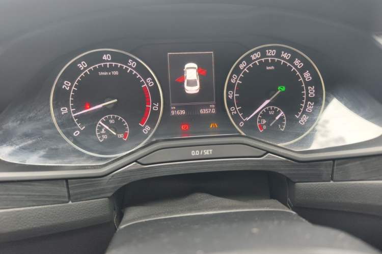 Used Skoda Superb 2016 TSI330 DSG Smart Drive Edition Odometer Close Up