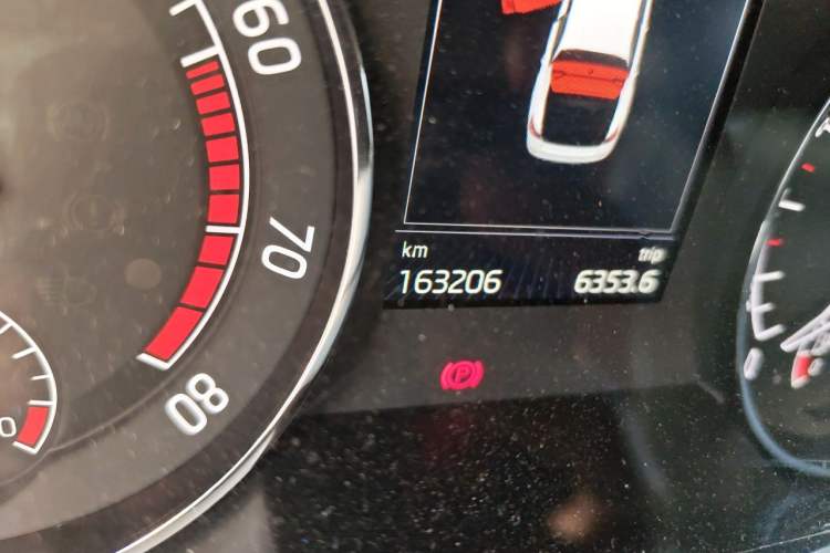 Used Skoda Superb 2016 TSI280 DSG Innovation Edition Odometer Close Up
