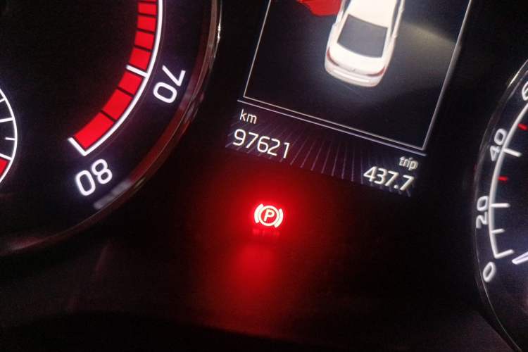Used Skoda Superb 2016 TSI330 DSG Smart Drive Edition Odometer Close Up