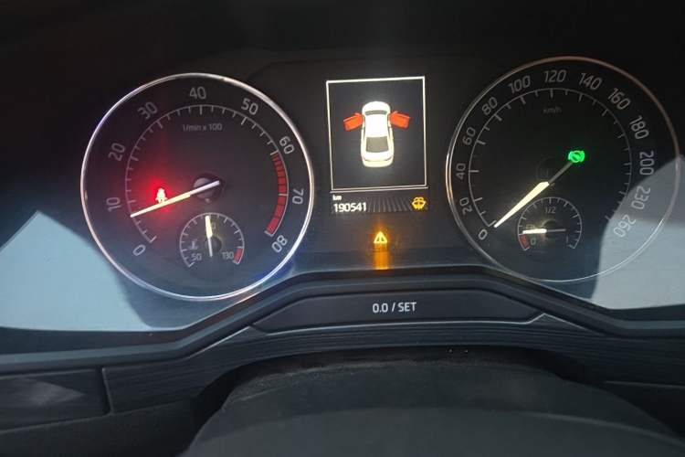 Used Skoda Superb 2016 TSI330 DSG Smart Drive Edition Odometer Close Up