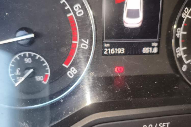 Used Skoda Superb 2016 TSI330 DSG Innovation Edition Odometer Close Up