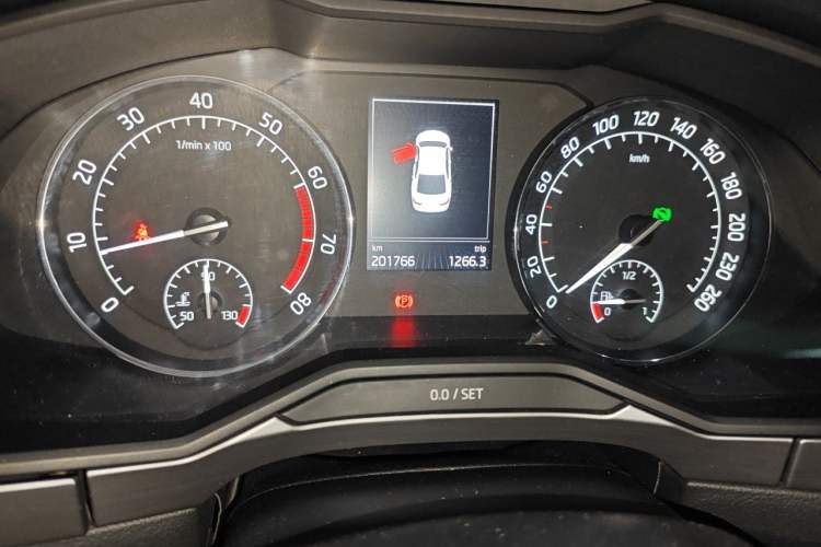 Used Skoda Superb 2016 TSI280 DSG Innovation Edition Odometer Close Up