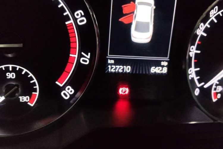 Used Skoda Superb 2016 TSI330 DSG Smart Drive Edition Odometer Close Up