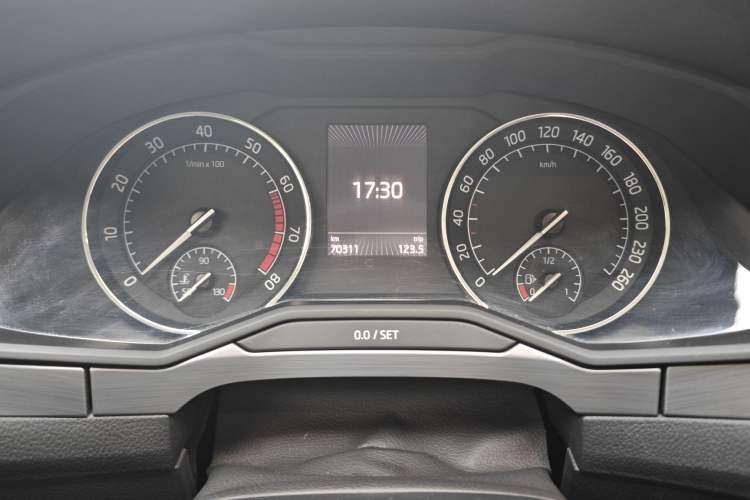 Used Skoda Superb 2016 TSI280 DSG Innovation Edition Odometer Close Up