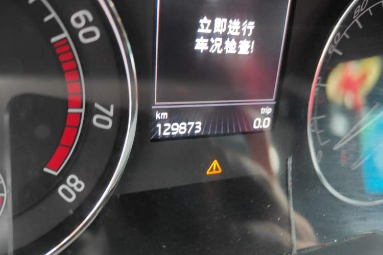 Used Skoda Superb 2016 TSI330 DSG Smart Drive Edition Odometer Close Up