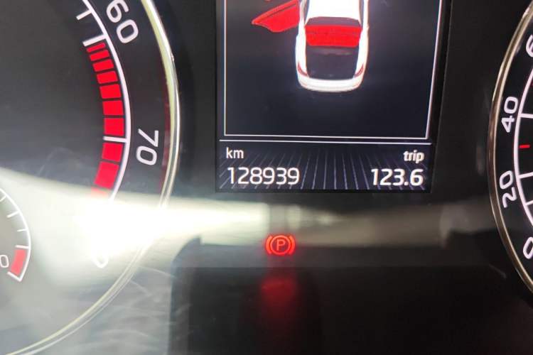Used Skoda Superb 2016 TSI330 DSG Innovation Edition Odometer Close Up