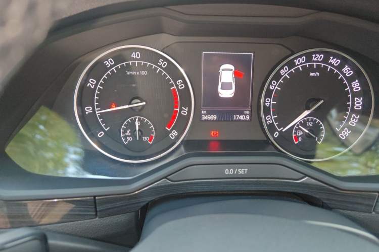 Used Skoda Superb 2016 TSI330 DSG Smart Drive Edition Odometer Close Up
