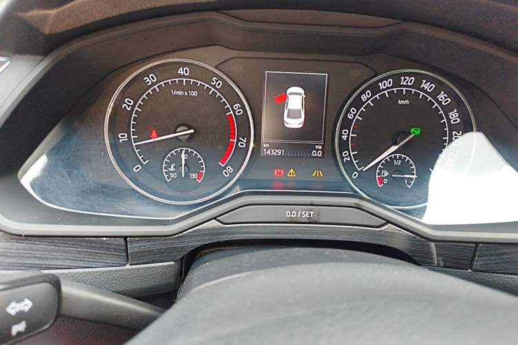 Used Skoda Superb 2016 TSI330 DSG Smart Drive Edition Odometer Close Up