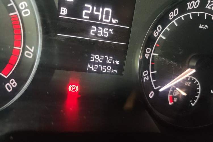 Used Skoda Superb 2016 TSI280 DSG Advanced Edition Odometer Close Up