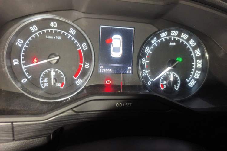 Used Skoda Superb 2016 TSI330 DSG Smart Drive Edition Odometer Close Up
