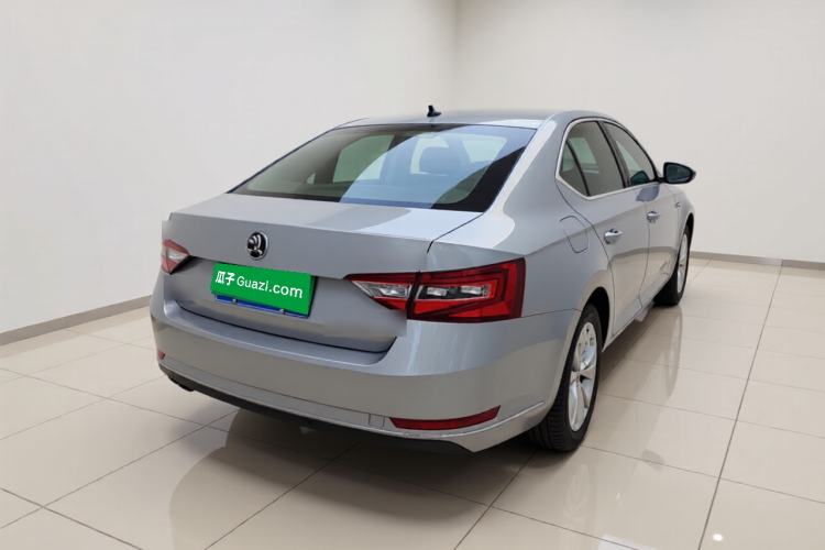 Used Skoda Superb 2016 TSI330 DSG Innovation Edition Rear Right 45 Deg