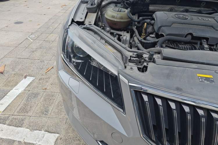 Used Skoda Superb 2016 TSI330 DSG Smart Drive Edition Right Front Headlight