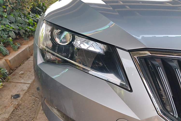Used Skoda Superb 2016 TSI280 DSG Advanced Edition Right Front Headlight