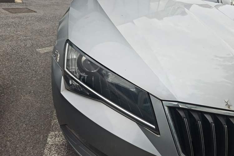 Used Skoda Superb 2016 TSI330 DSG Innovation Edition Right Front Headlight