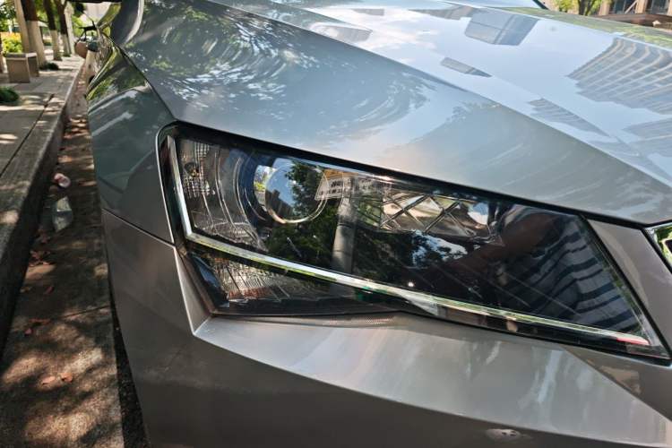 Used Skoda Superb 2016 TSI280 DSG Innovation Edition Right Front Headlight
