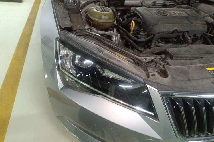 Used Skoda Superb 2016 TSI330 DSG Innovation Edition Right Front Headlight