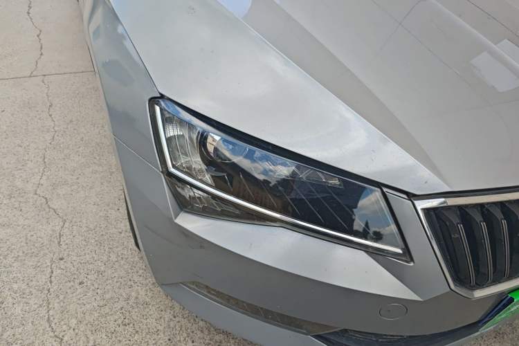Used Skoda Superb 2016 TSI280 DSG Advanced Edition Right Front Headlight
