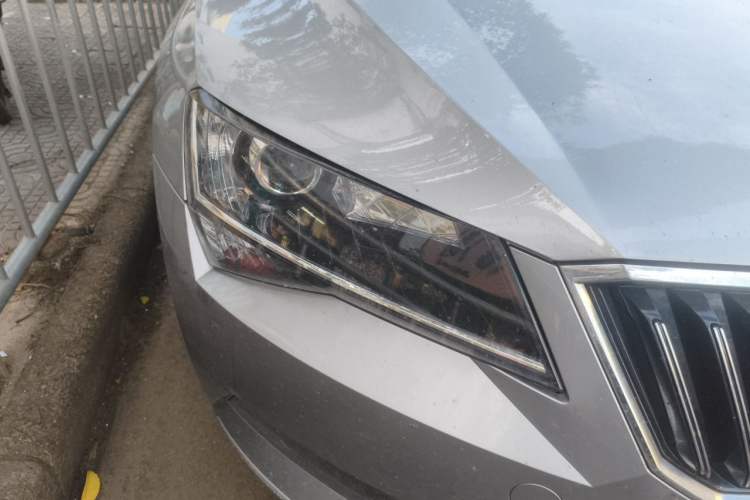 Used Skoda Superb 2016 TSI330 DSG Innovation Edition Right Front Headlight