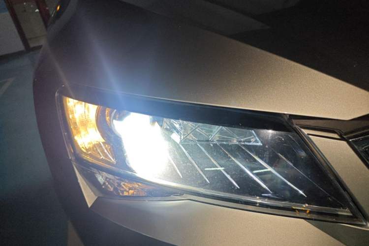 Used Skoda Superb 2016 TSI280 DSG Innovation Edition Right Front Headlight