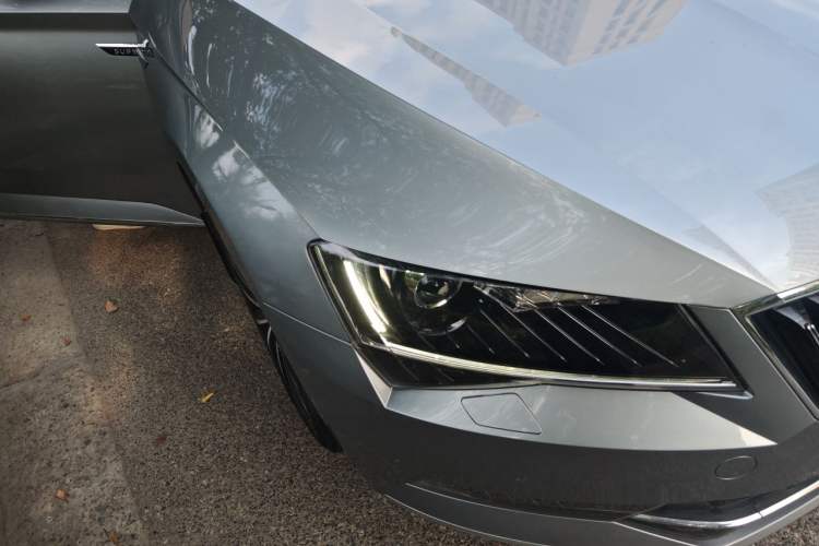 Used Skoda Superb 2016 TSI330 DSG Smart Drive Edition Right Front Headlight
