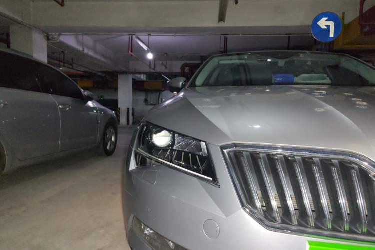 Used Skoda Superb 2016 Facelifted TSI380 DSG Prestige Edition Right Front Headlight