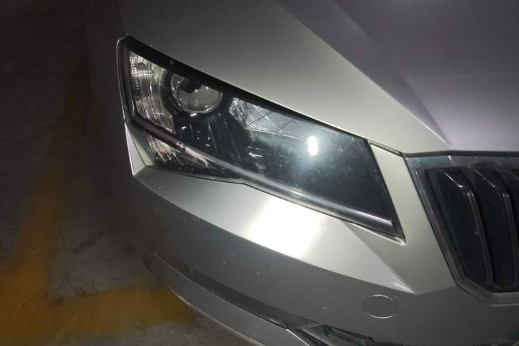 Used Skoda Superb 2016 TSI280 DSG Advanced Edition Right Front Headlight