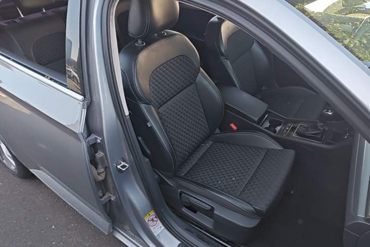 Used Skoda Superb 2016 TSI280 DSG Innovation Edition Right Front Seat