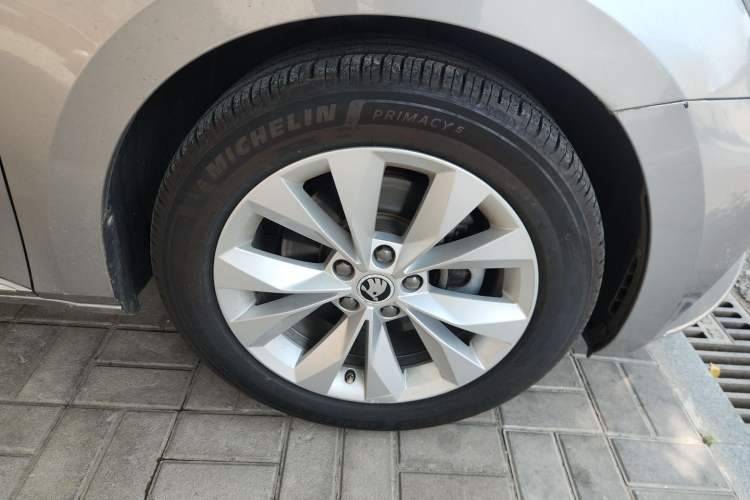 Used Skoda Superb 2016 TSI330 DSG Innovation Edition Right Front Wheel Hub